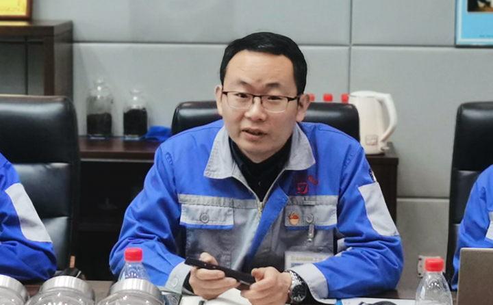 技術(shù)部部長張波與營銷人員分享2020年顆粒機(jī)設(shè)備和粉碎機(jī)設(shè)備改進(jìn)點(diǎn)以及對2021年大型粉碎設(shè)備、牛糞顆粒爐設(shè)備的技術(shù)參數(shù)、選型、及工藝流程進(jìn)行講解培訓(xùn).jpg